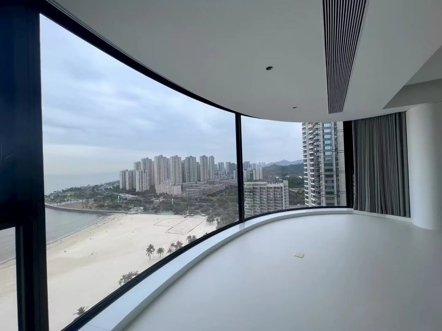 Ultra-Wide,OversizedTemperedGlass:6m×8mPanelsand3.3m×20mLongUnits 2. OversizedTemperedGlassProcessingwithIn-HouseProductionLines