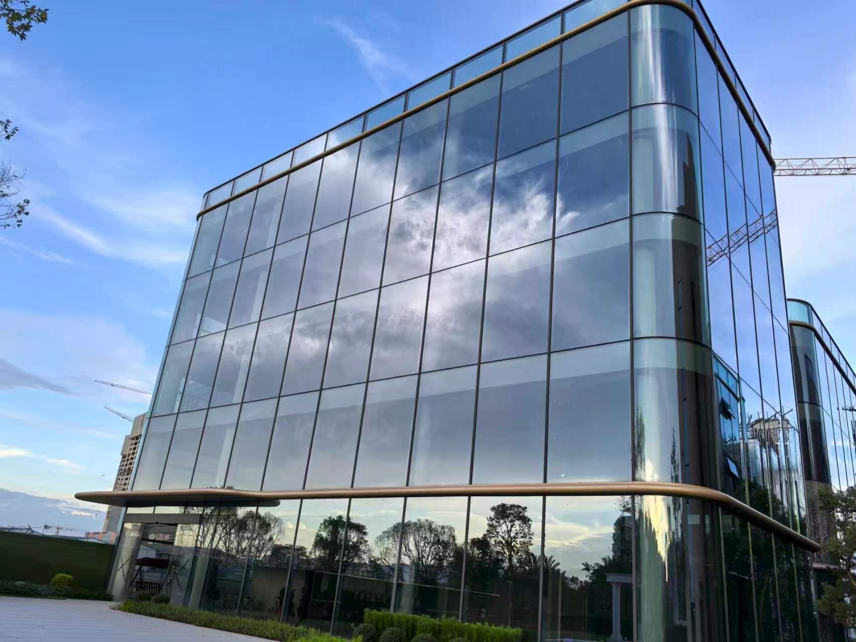 ShapedBentTemperedGlassExplained:16BuyerQuestionsAnswered 2. Multi-CurvatureCurvedGlassProcessing:Capability,ToleranceControlandDelivery|XunyuanGlass